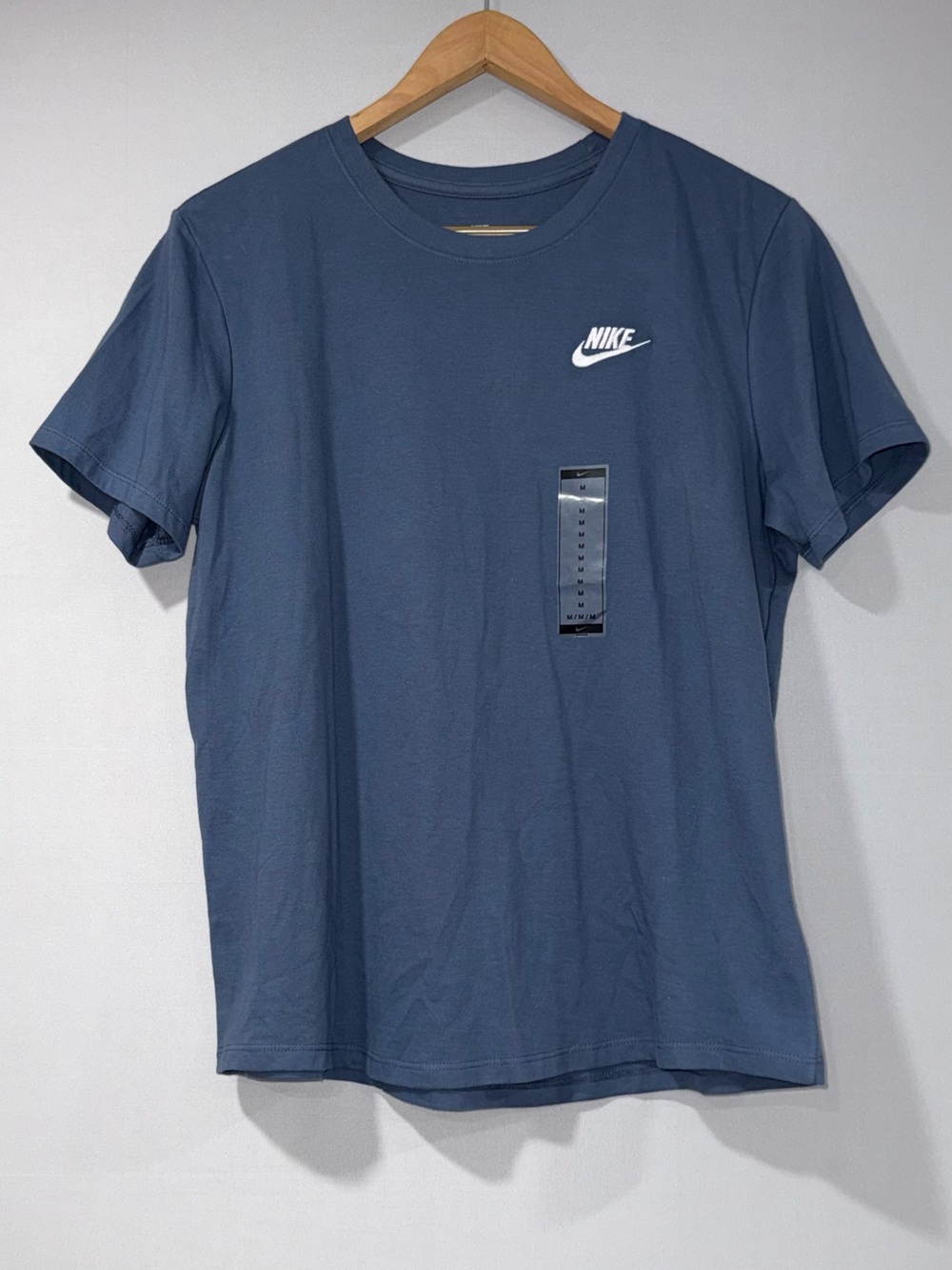 Nike Women's The Nike Tee w/ embroidered logo | Size M